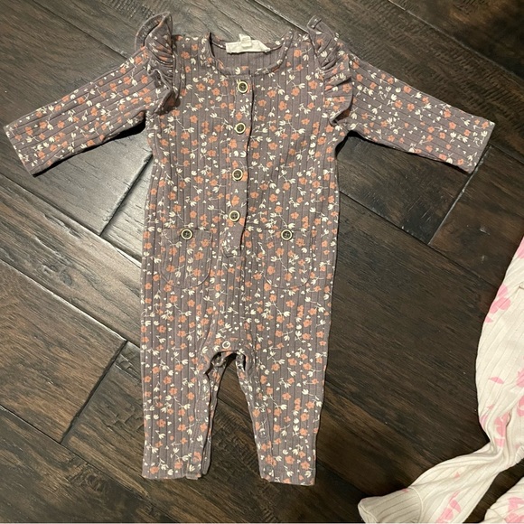 Jessica Simpson baby bundle - Picture 2 of 6